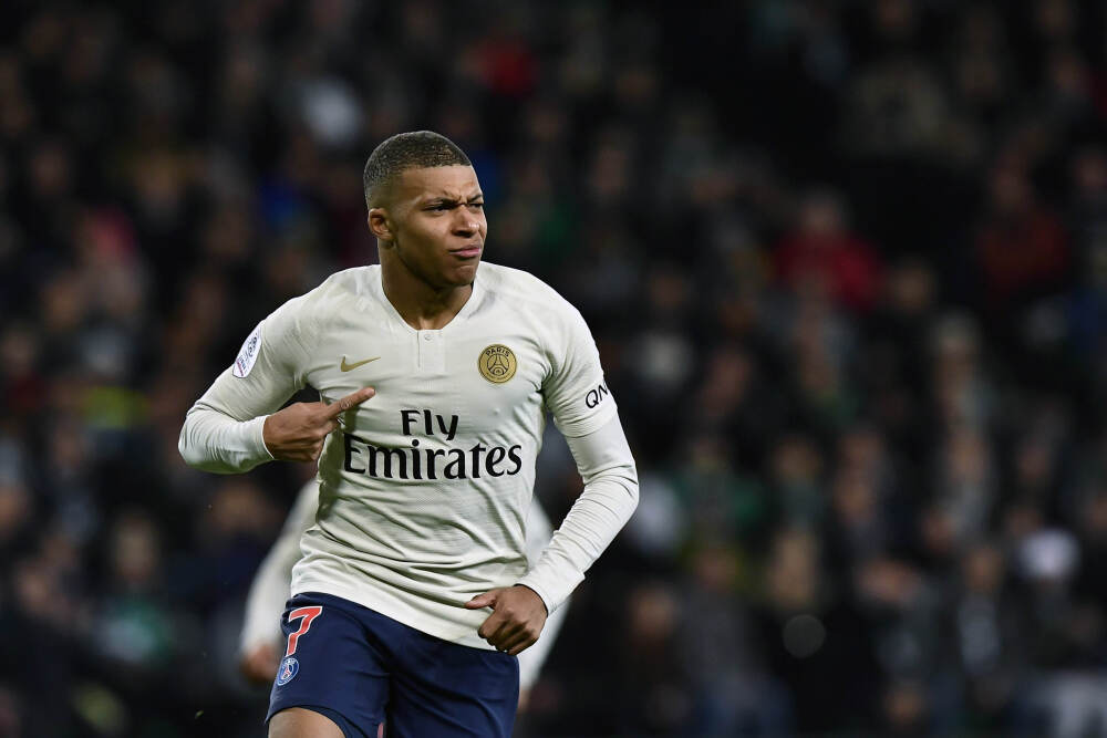 失误略多但作用是大！洛夫顿6分7板2助3断1帽 正负值+35冠绝全场